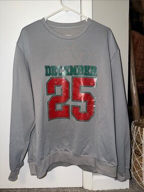 Gray 'December 25' Graphic Crewneck Sweater